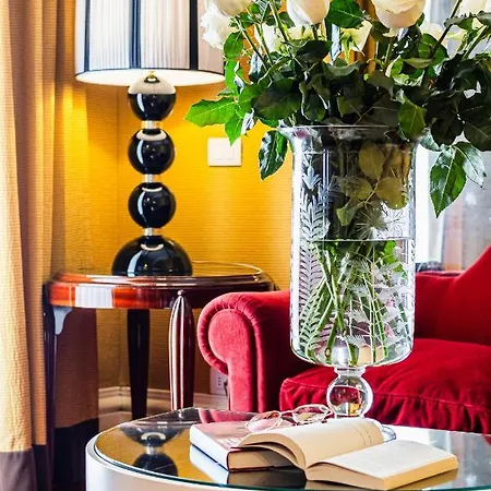 Lord Byron - Small Luxury Of The World Řím