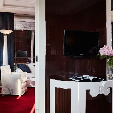 Lord Byron - Small Luxury Of The World Rome